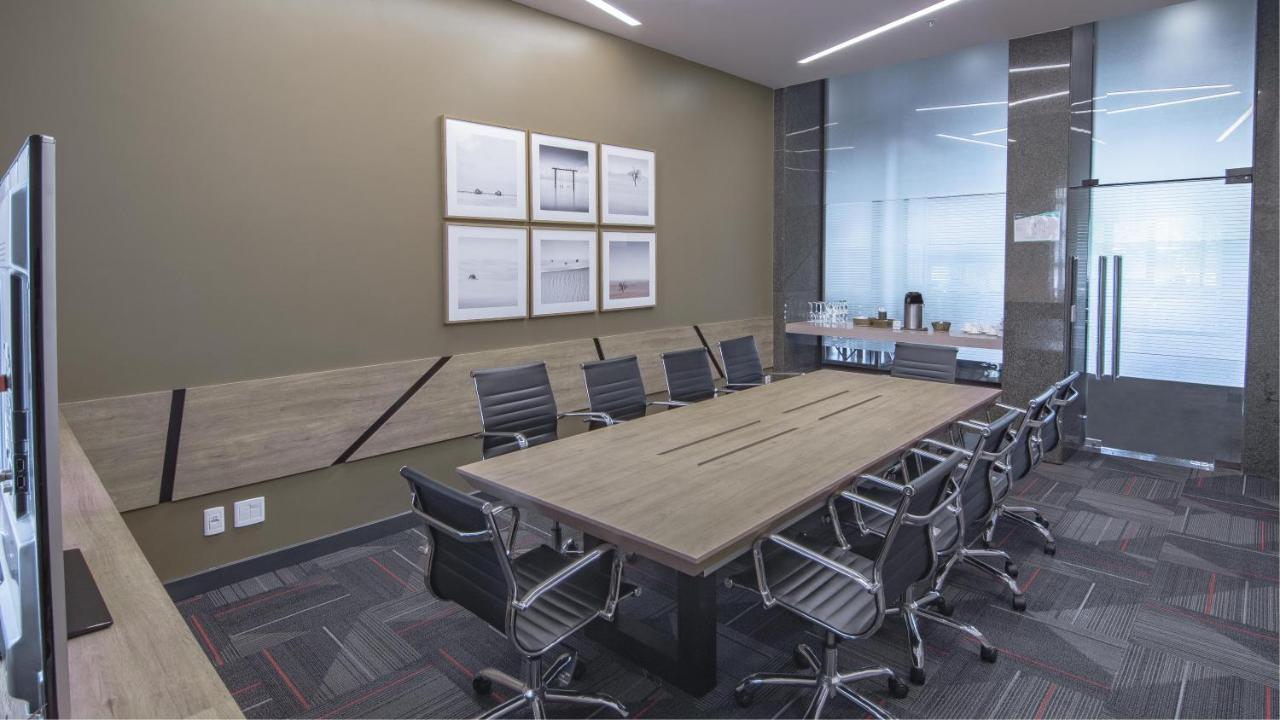 Hotel Deville Prime פורטו אלגרה מראה חיצוני תמונה A meeting room