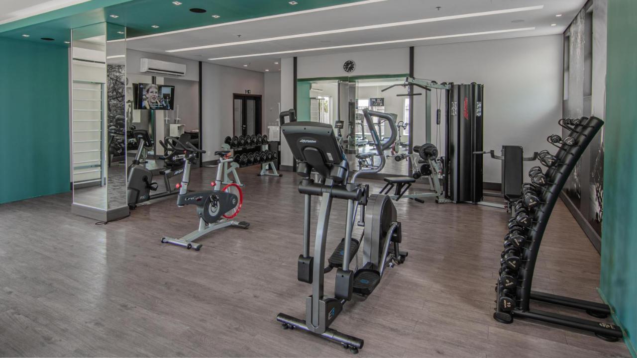 Hotel Deville Prime פורטו אלגרה מראה חיצוני תמונה A gym in a hotel