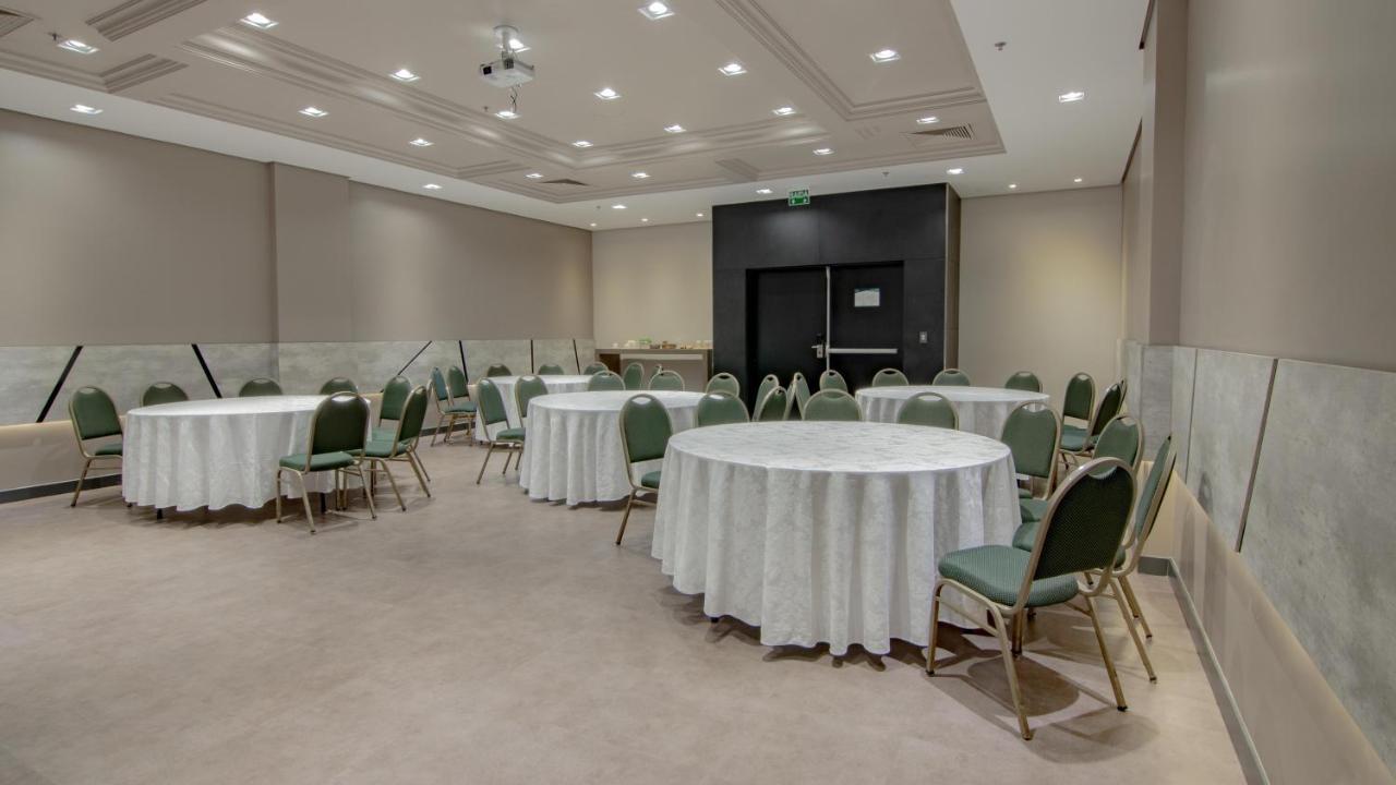 Hotel Deville Prime פורטו אלגרה מראה חיצוני תמונה Meeting room