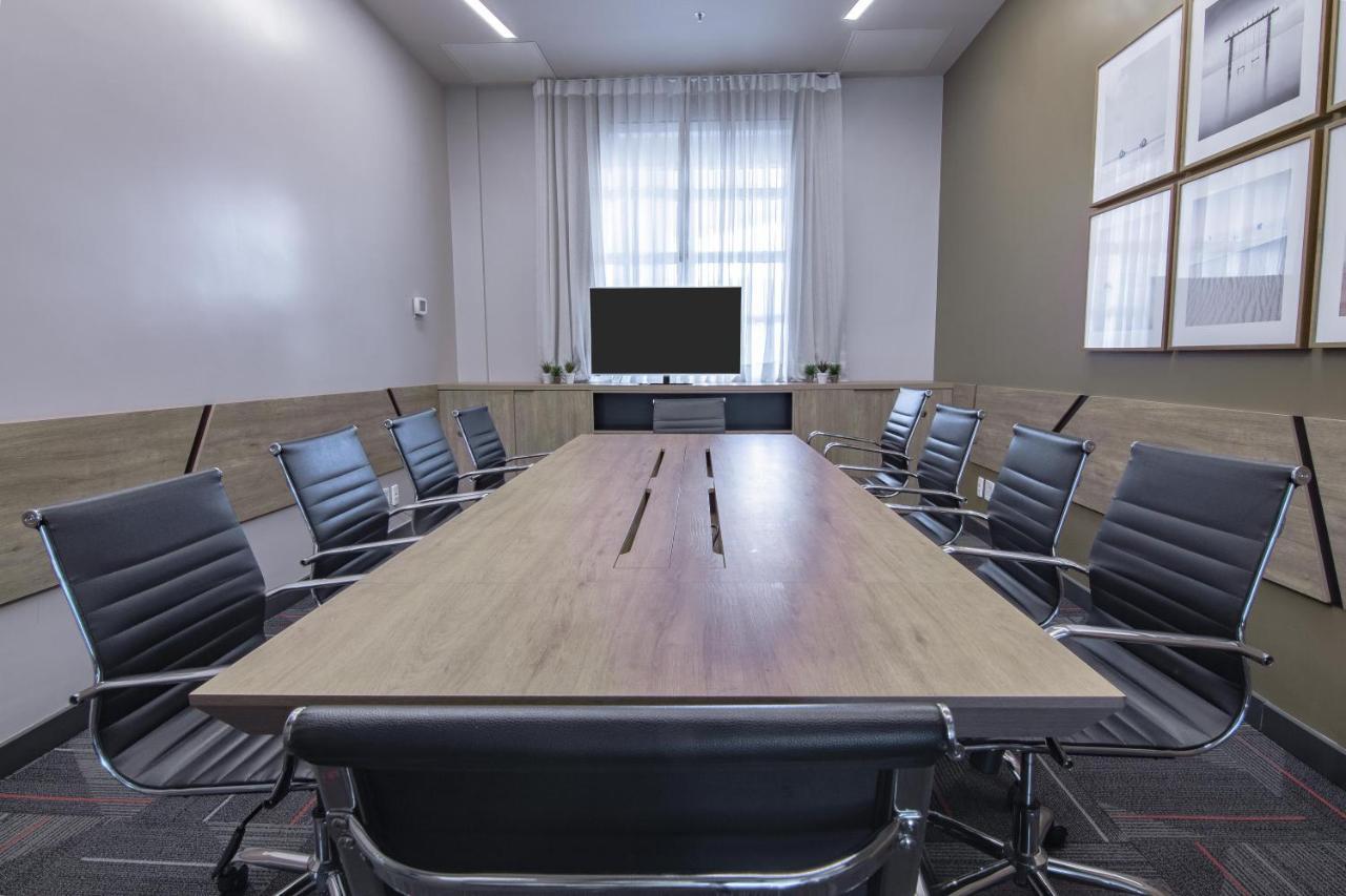 Hotel Deville Prime פורטו אלגרה מראה חיצוני תמונה A meeting room