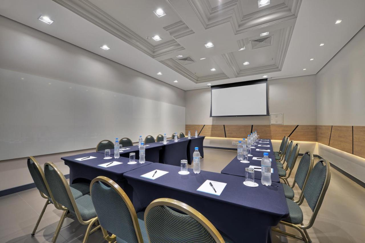 Hotel Deville Prime פורטו אלגרה מראה חיצוני תמונה Meeting room
