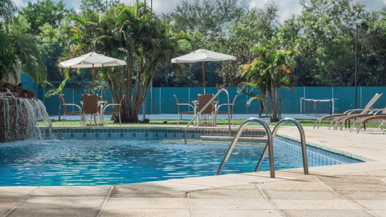 Hotel Deville Prime פורטו אלגרה מראה חיצוני תמונה Swimming pool at the hotel
