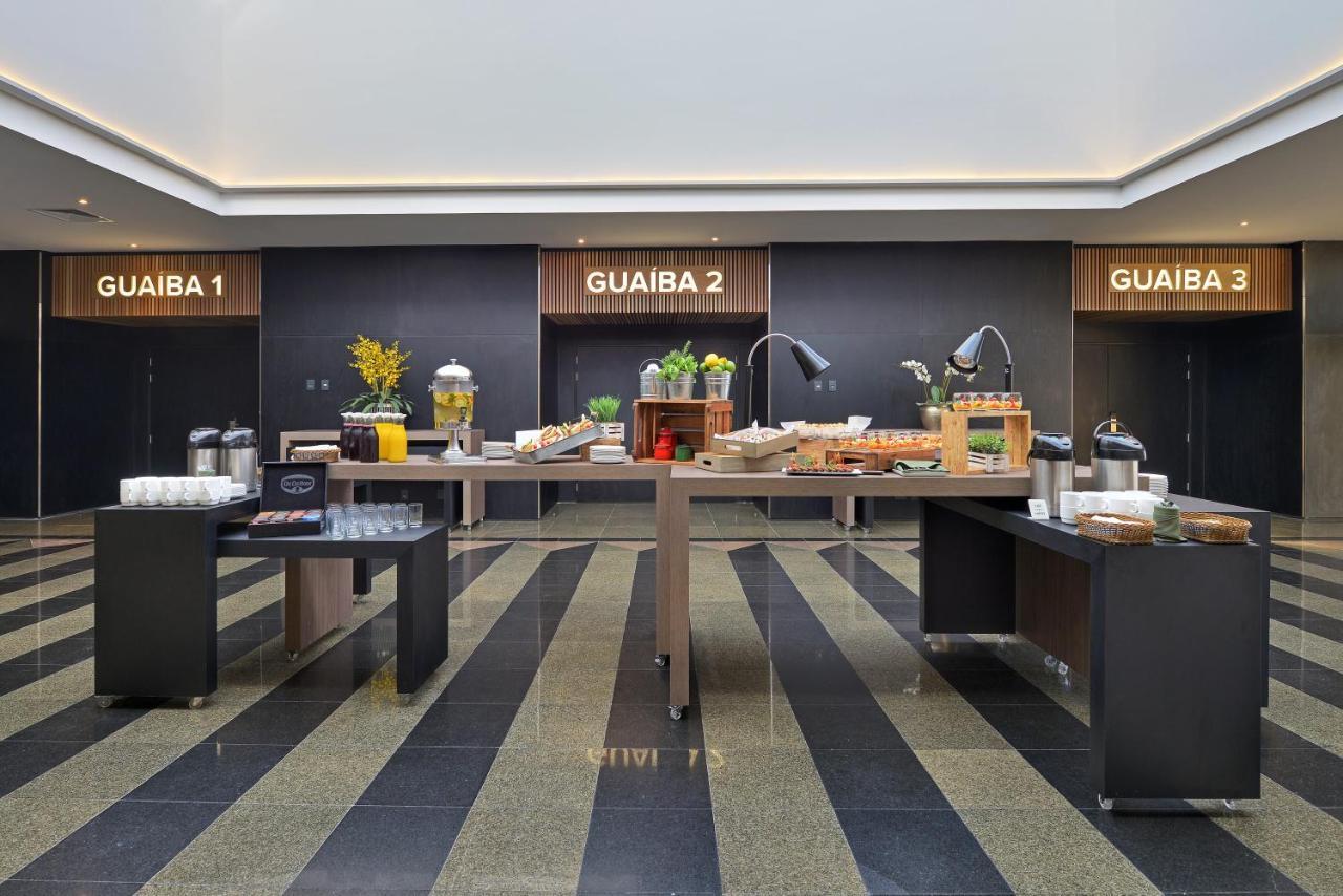 Hotel Deville Prime פורטו אלגרה מראה חיצוני תמונה The buffet at the airport