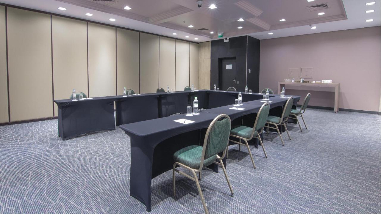 Hotel Deville Prime פורטו אלגרה מראה חיצוני תמונה A typical meeting room
