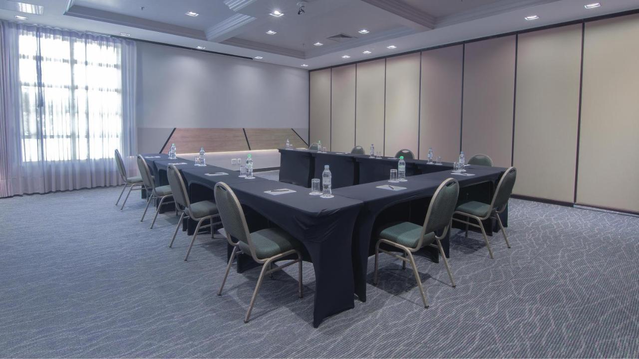 Hotel Deville Prime פורטו אלגרה מראה חיצוני תמונה A meeting room at the hotel