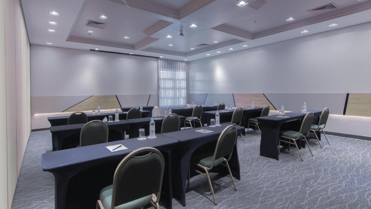 Hotel Deville Prime פורטו אלגרה מראה חיצוני תמונה Meeting room