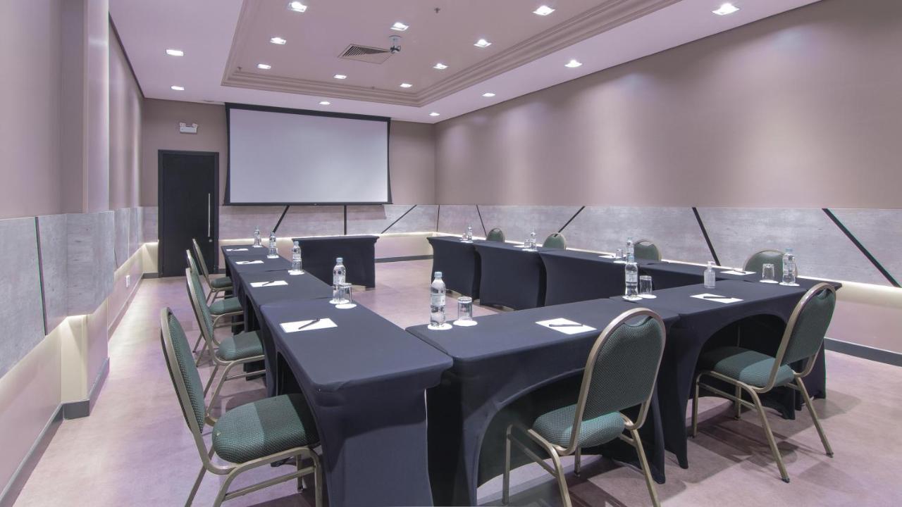 Hotel Deville Prime פורטו אלגרה מראה חיצוני תמונה Meeting room