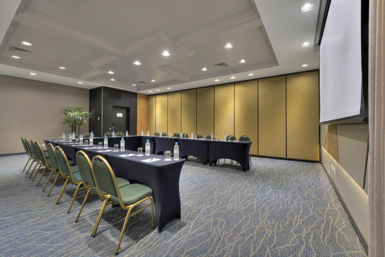 Hotel Deville Prime פורטו אלגרה מראה חיצוני תמונה Meeting room